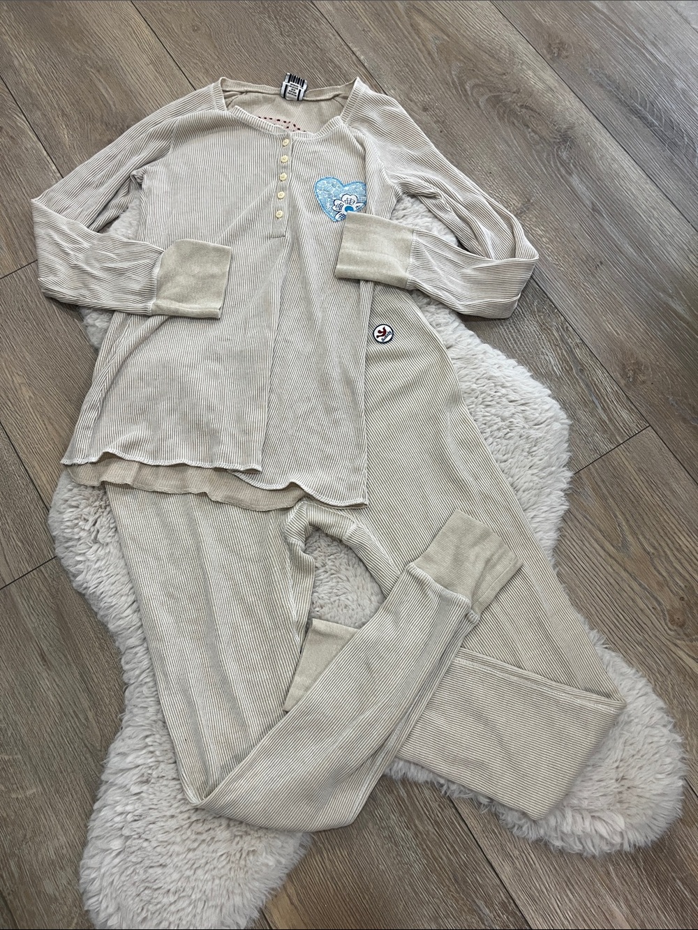 Scanty embroidered pajamas LG